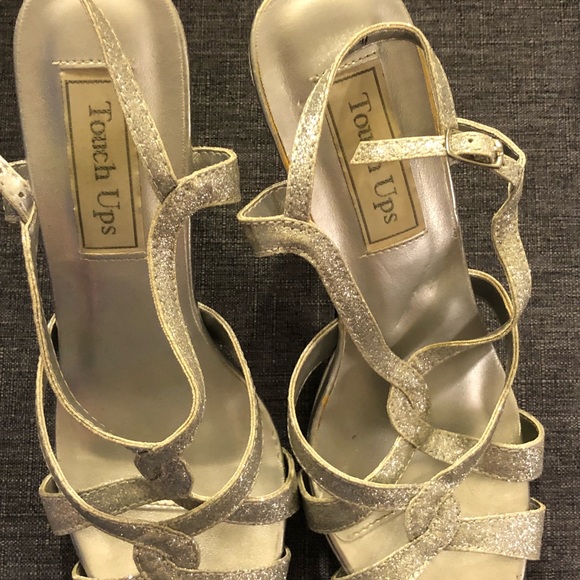 Silver heels size 7 - Picture 3 of 7